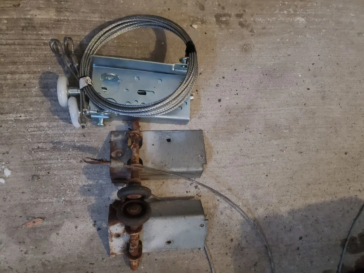 Rusted garage door cables replaced in Kanata