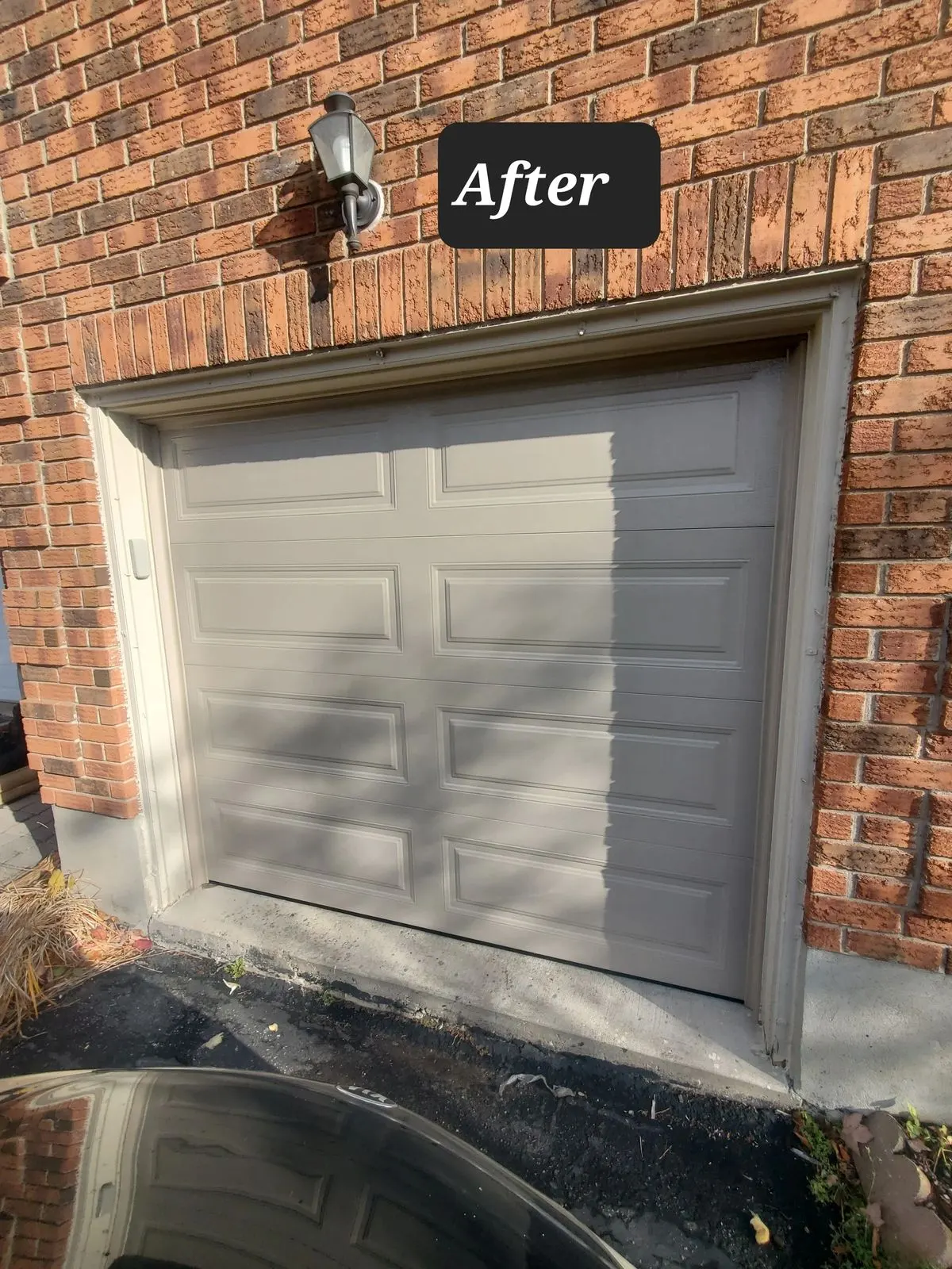 Modern garage door installed in Kanata