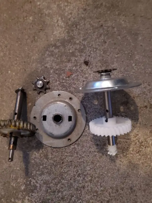 Garage door opener gear replacement repair in Ottawa